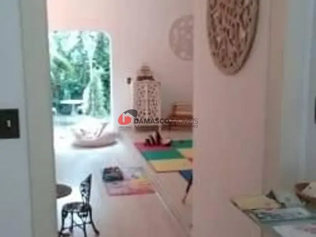 Ponto com 25m², para alugar, no bairro Vila Scarpelli em Santo André