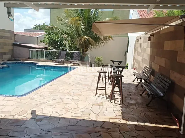 Casa com 250m² 1 quarto e 2 banheiros, à venda, no bairro Parque Via Norte em Campinas
