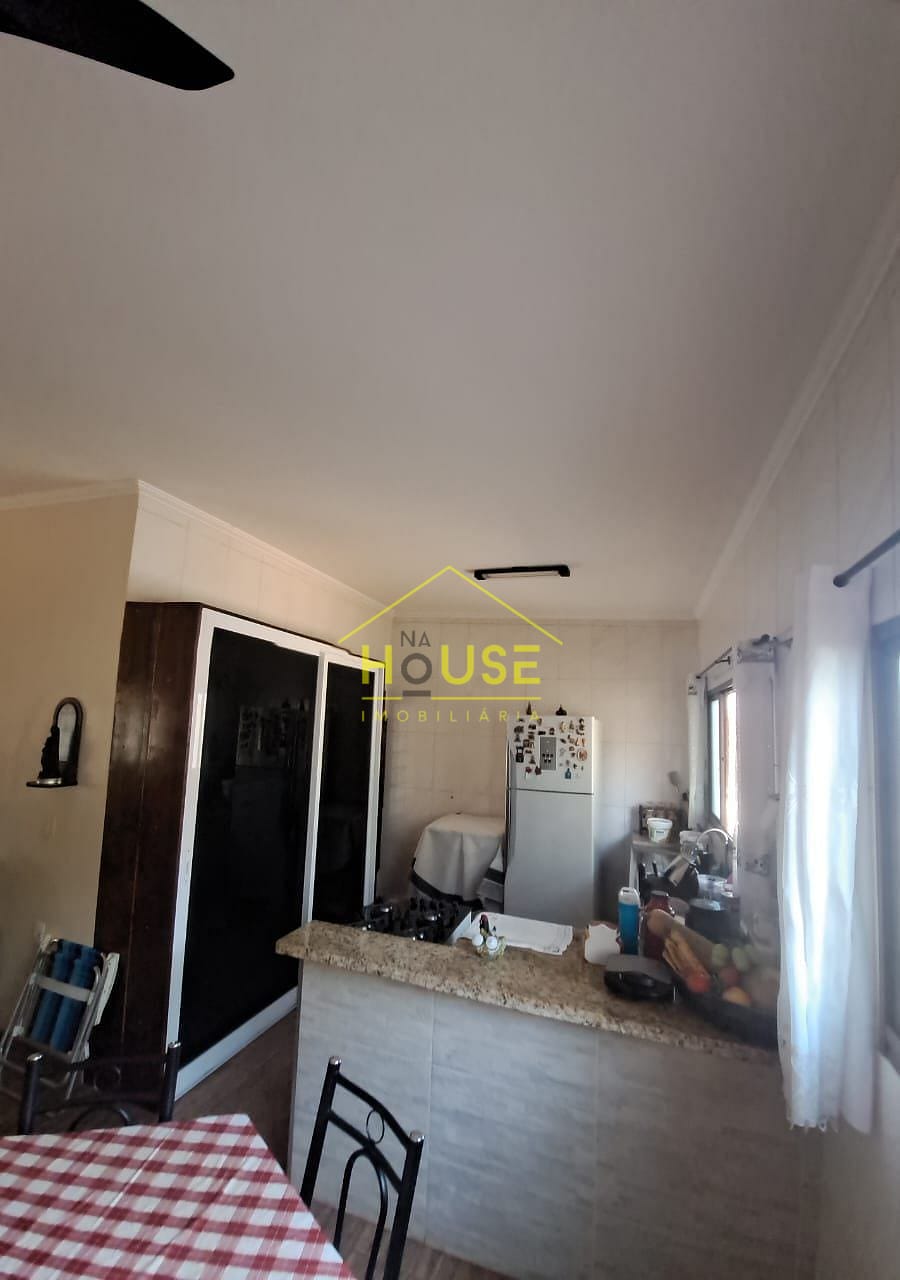 Apartamento para alugar com 2 quartos, 210m² - Foto 2