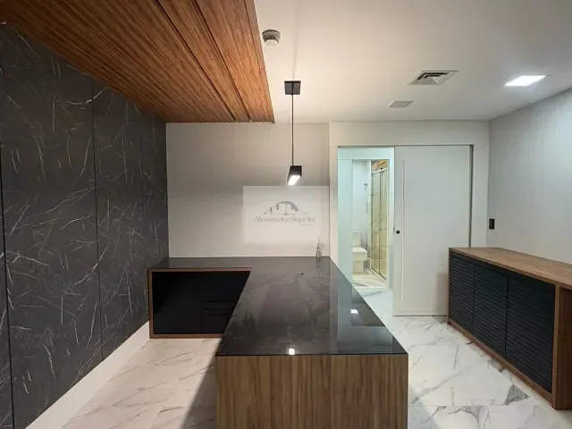 Sala à venda, no bairro Praia da Costa em Vila Velha