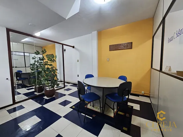 Sala com 89m², à venda, no bairro Centro em Nova Friburgo