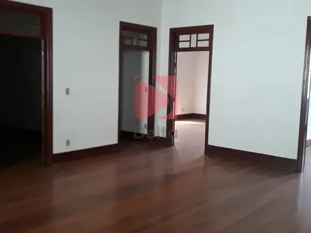 Sala com 461m², à venda, no bairro Centro em Pirassununga