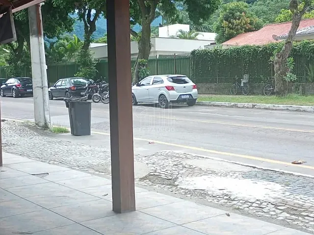 Sala com 42m², para alugar, no bairro Centro em Guapimirim