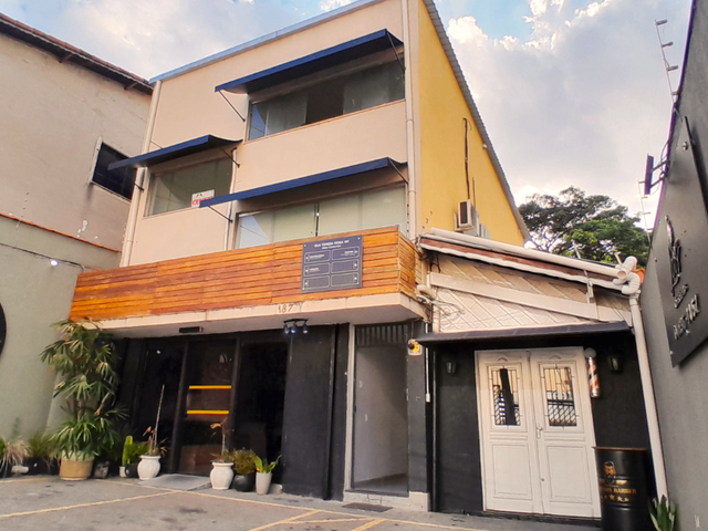 Locação - Sala Comercial de 22m2 e banheiro exclusivo.