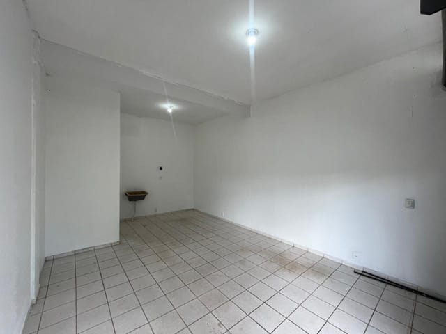 Sala com 25m², para alugar, no bairro Setor Urias Magalhães em Goiânia