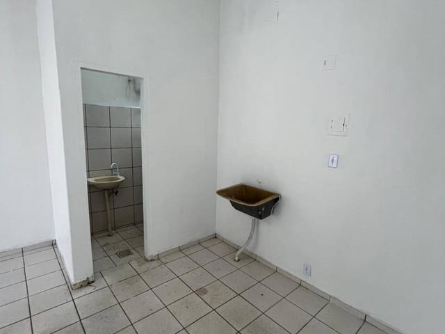 Sala com 25m², para alugar, no bairro Setor Urias Magalhães em Goiânia