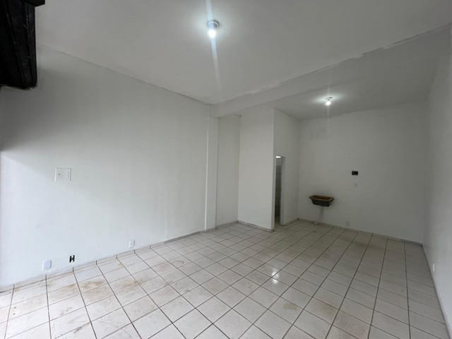 Sala com 25m², para alugar, no bairro Setor Urias Magalhães em Goiânia