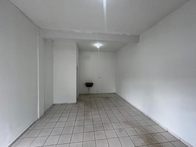 Sala com 25m², para alugar, no bairro Setor Urias Magalhães em Goiânia
