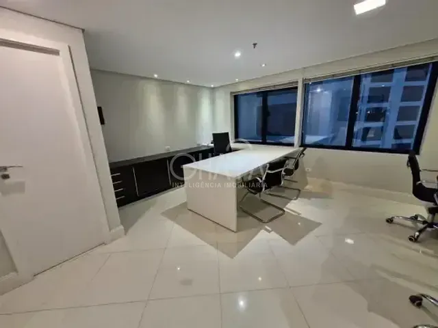 Conjunto comercial para alugar, no bairro Moema em São Paulo
