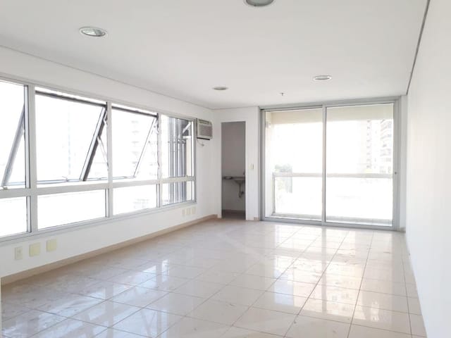 Sala à venda, no bairro Brooklin Paulista em São Paulo