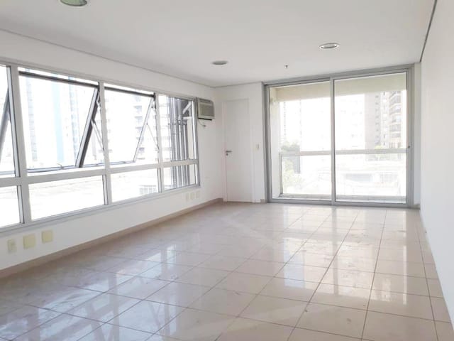 Sala à venda, no bairro Brooklin Paulista em São Paulo