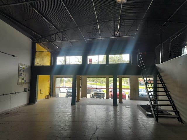 Sala com 480m², para alugar, no bairro Centro em Vinhedo