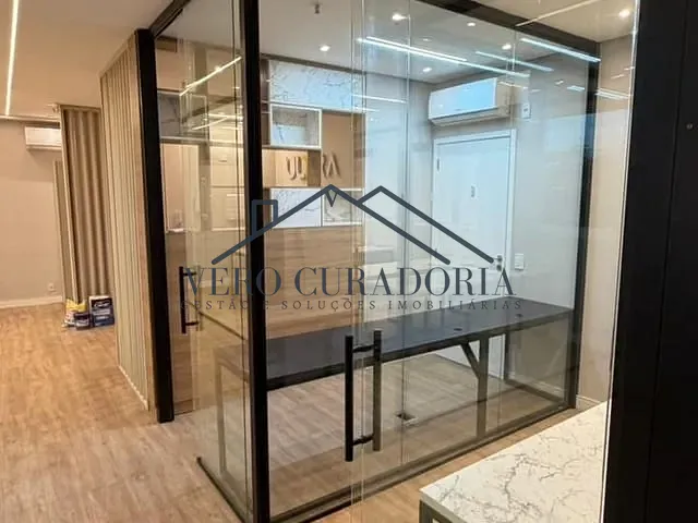 Sala com 78m², para alugar, no bairro Vila Mogilar em Mogi das Cruzes