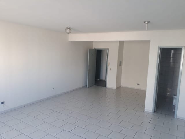 Sala para alugar, no bairro Capão Raso em Curitiba