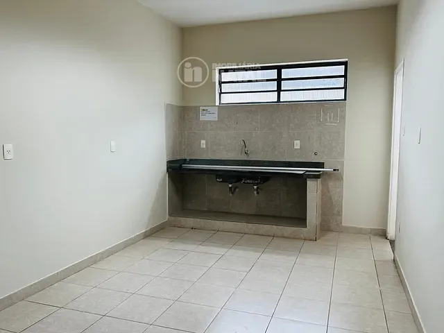 Sala com 300m², para alugar, no bairro Vila Ipiranga em Londrina