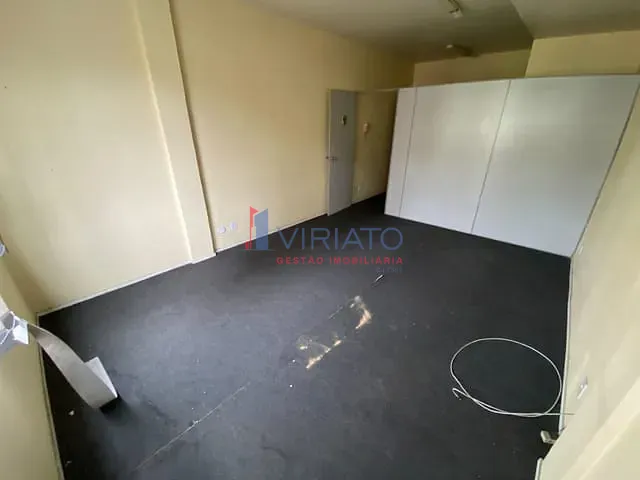 Sala à venda ou para alugar, no bairro Pechincha em Rio de Janeiro