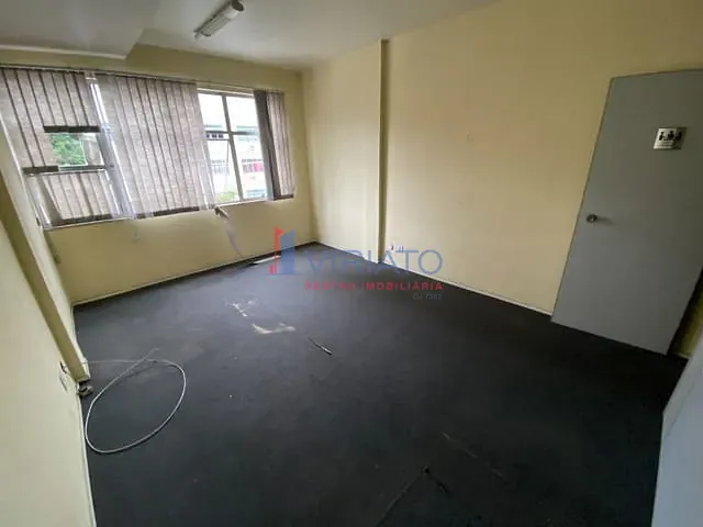Sala à venda ou para alugar, no bairro Pechincha em Rio de Janeiro