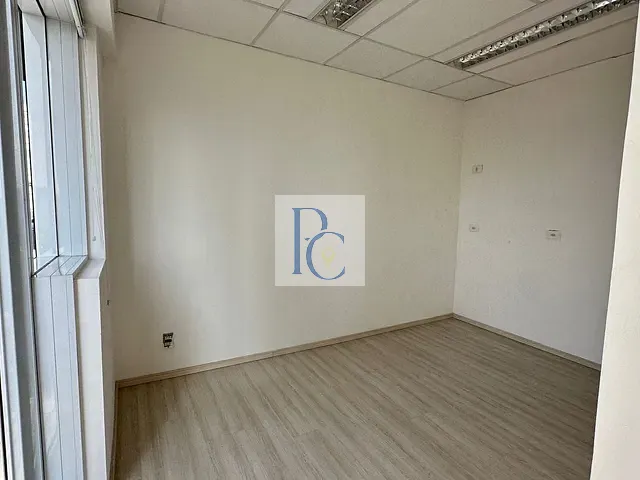 Sala à venda ou para alugar, no bairro Santo Amaro em São Paulo