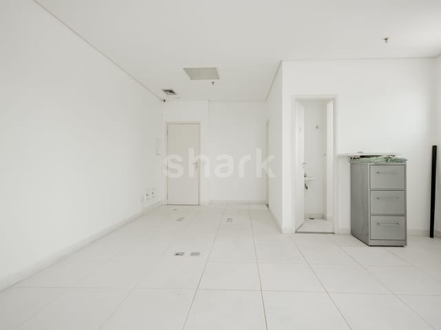 Sala à venda, no bairro Alphaville Industrial em Barueri