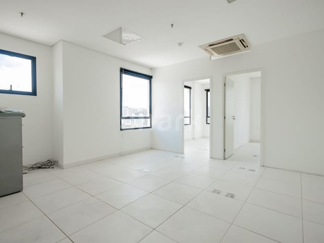Sala à venda, no bairro Alphaville Industrial em Barueri