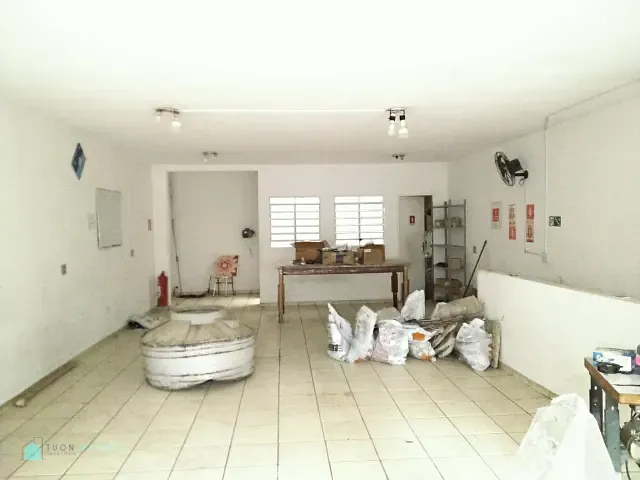 Sala para alugar, no bairro Moinho Velho em São Paulo