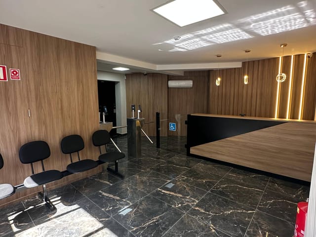 Sala para alugar, no bairro Parque Jaçatuba em Santo André