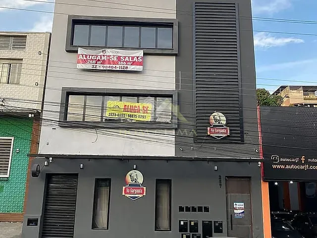 Sala com 378m², para alugar, no bairro Centro em Juiz de Fora