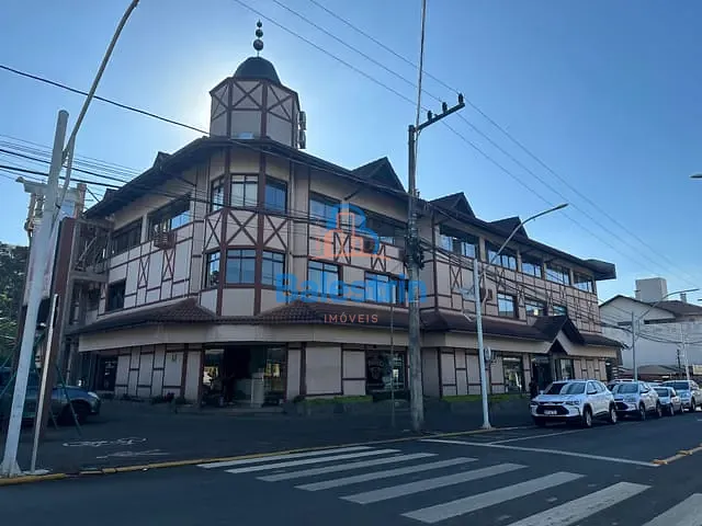 Sala à venda ou para alugar, no bairro Centro em Fraiburgo