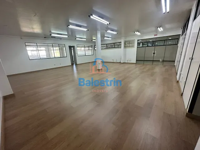 Sala à venda ou para alugar, no bairro Centro em Fraiburgo
