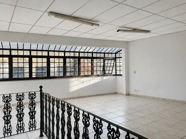 Sala com 306m², para alugar, no bairro Centro em Piracaia