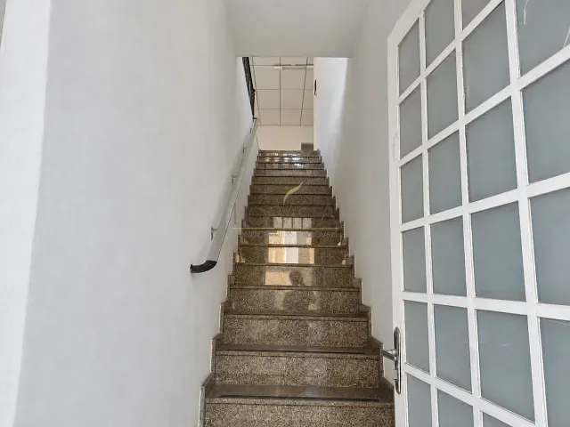 Sala com 306m², para alugar, no bairro Centro em Piracaia