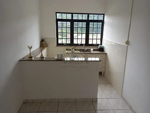 Sala com 306m², para alugar, no bairro Centro em Piracaia