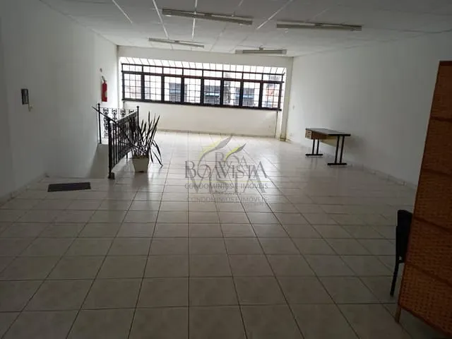 Sala com 306m², para alugar, no bairro Centro em Piracaia
