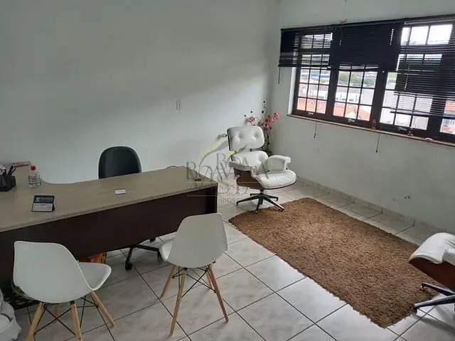 Sala com 306m², para alugar, no bairro Centro em Piracaia