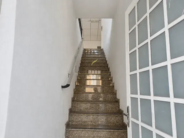 Sala com 306m², para alugar, no bairro Centro em Piracaia
