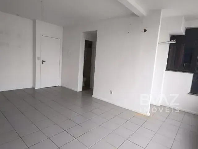 Sala com 60m², para alugar, no bairro Centro em Cabo Frio