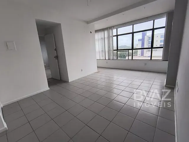 Sala com 60m², para alugar, no bairro Centro em Cabo Frio