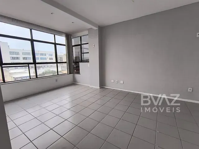 Sala com 60m², para alugar, no bairro Centro em Cabo Frio