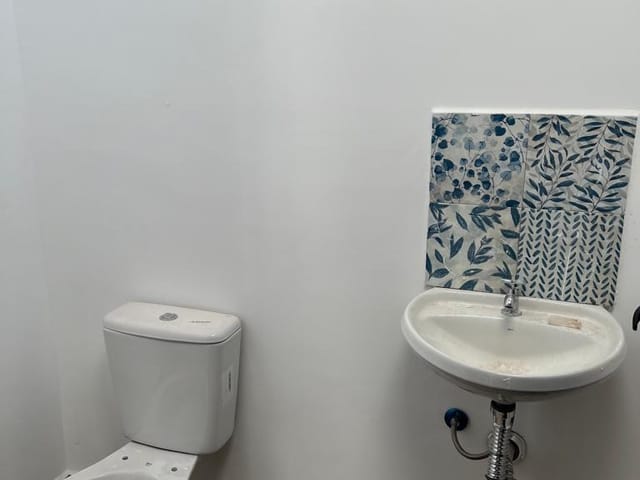 Sala para alugar, no bairro Vila Bourghese em Pindamonhangaba