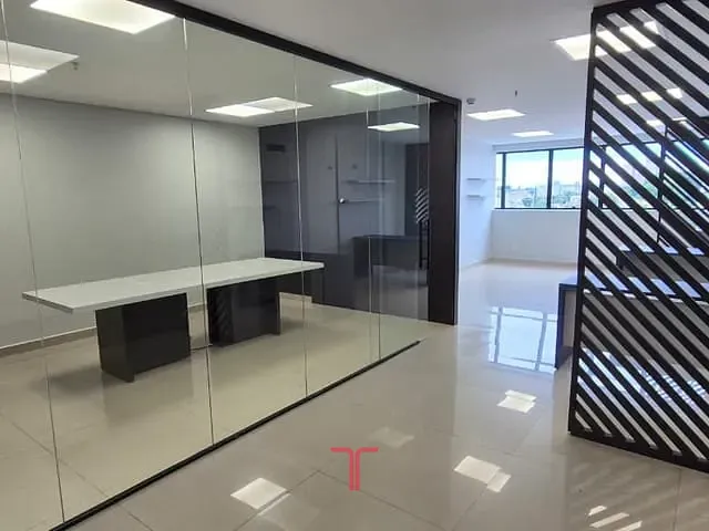 Sala com 53m², para alugar, no bairro Capão Raso em Curitiba