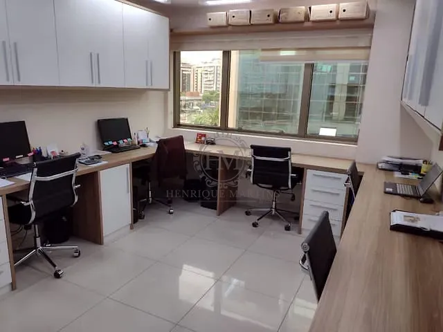Sala à venda, no bairro Barra da Tijuca em Rio de Janeiro