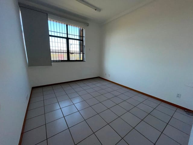 Sala com 52m², para alugar, no bairro Mata da Praia em Vitória
