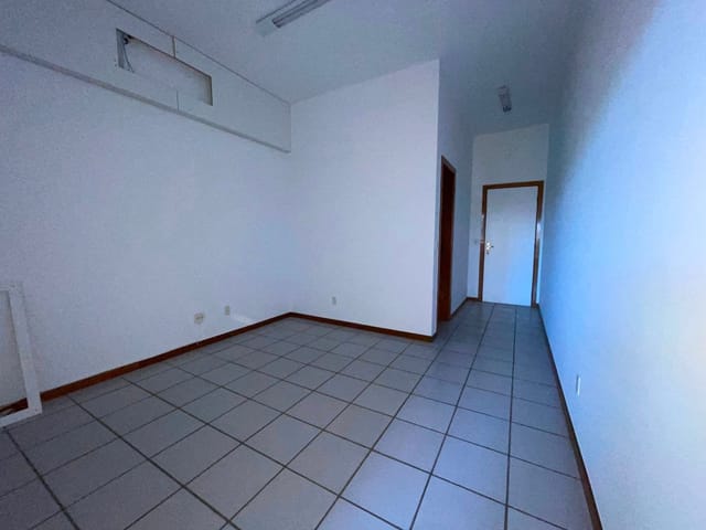 Sala com 52m², para alugar, no bairro Mata da Praia em Vitória