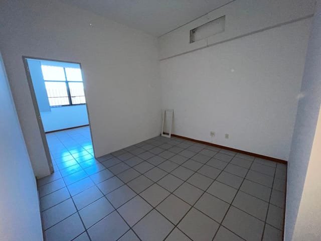 Sala com 52m², para alugar, no bairro Mata da Praia em Vitória