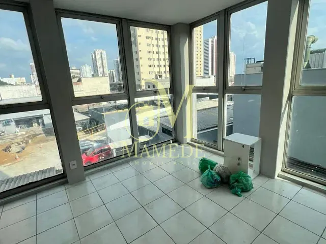 Sala à venda ou para alugar, no bairro Nazaré em Belém