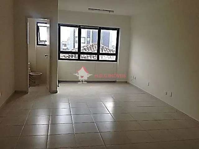 Sala à venda, no bairro Vila Mariana em São Paulo