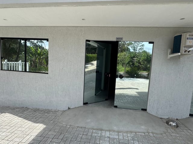 Sala com 38m², para alugar, no bairro São João do Rio Vermelho em Florianópolis