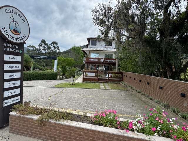 Sala com 38m², para alugar, no bairro São João do Rio Vermelho em Florianópolis