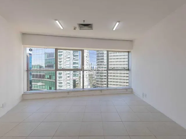 Sala à venda, no bairro Asa Norte em Brasília