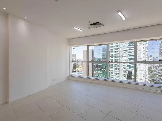 Sala à venda, no bairro Asa Norte em Brasília